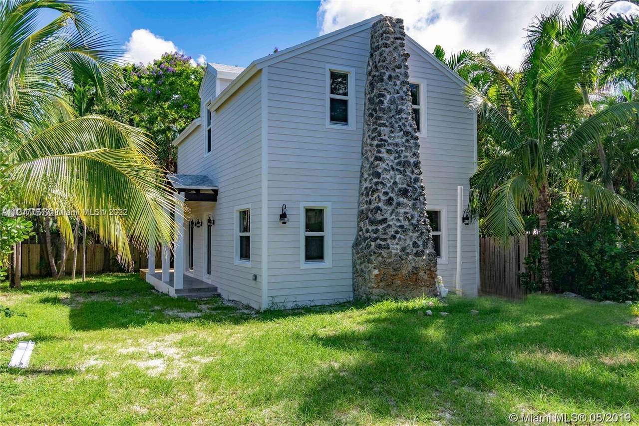 660 68th St - Photo 1