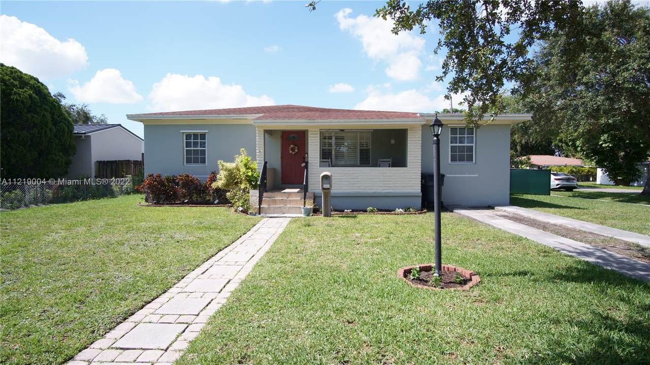 1170 Oriole Ave - Photo 1