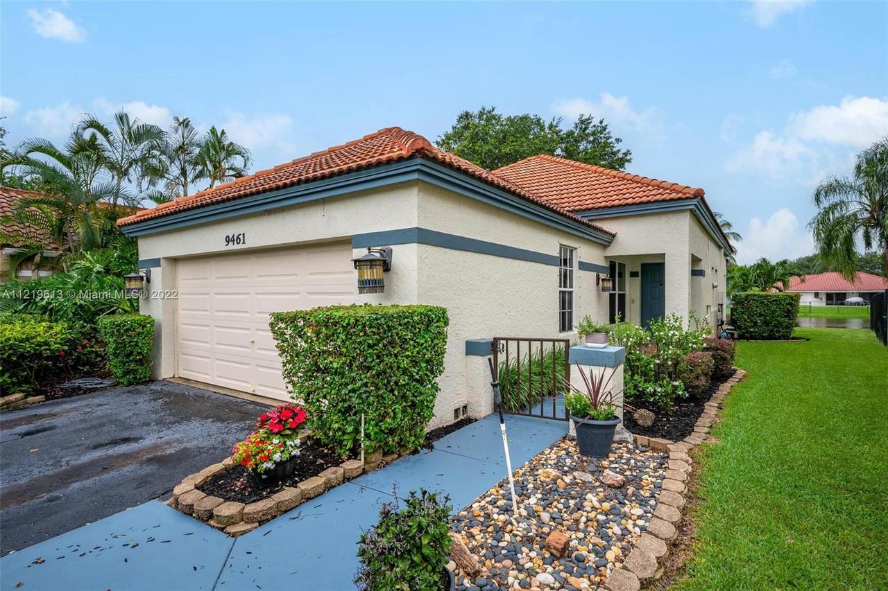 9461 Oak Grove Cir - Photo 1