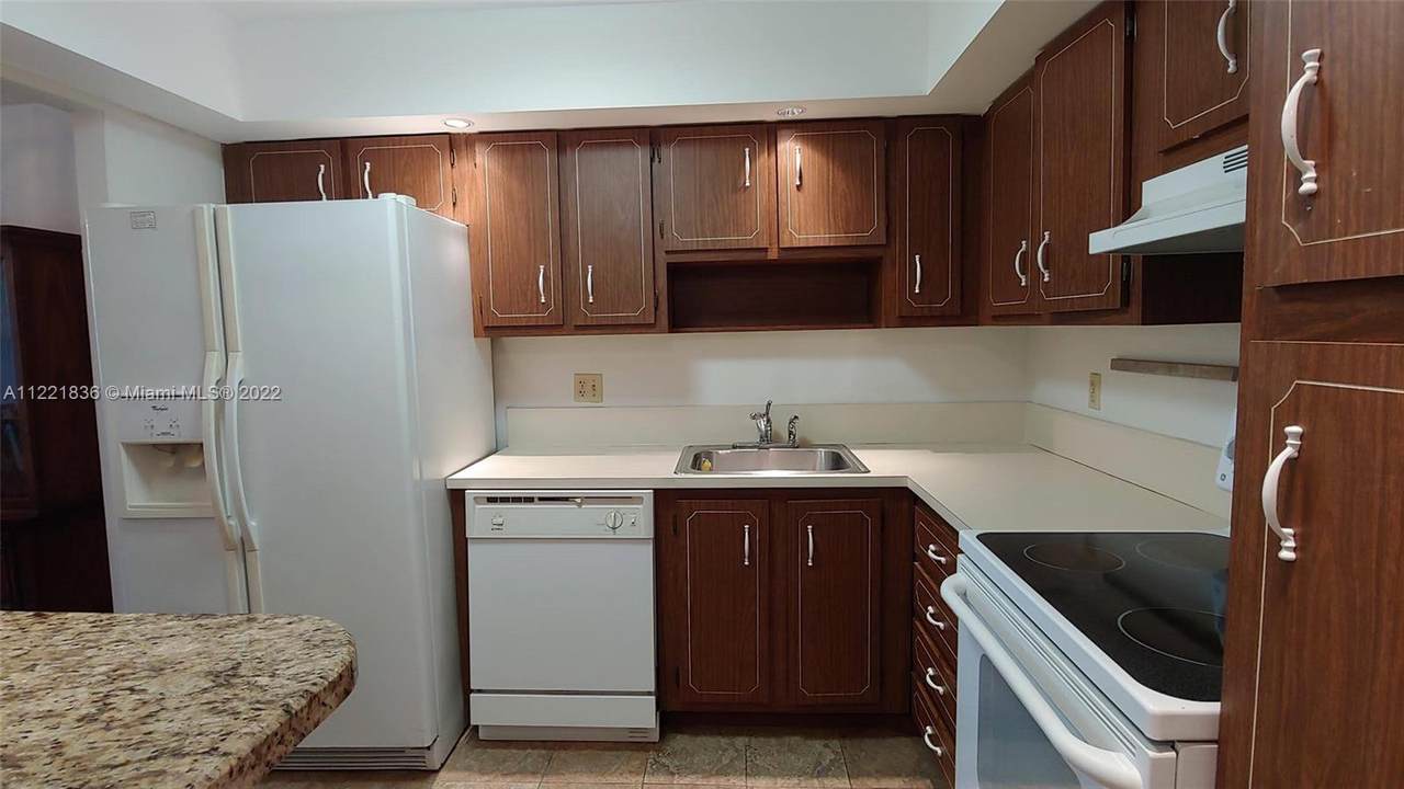 1300 Saint Charles Pl - Photo 1