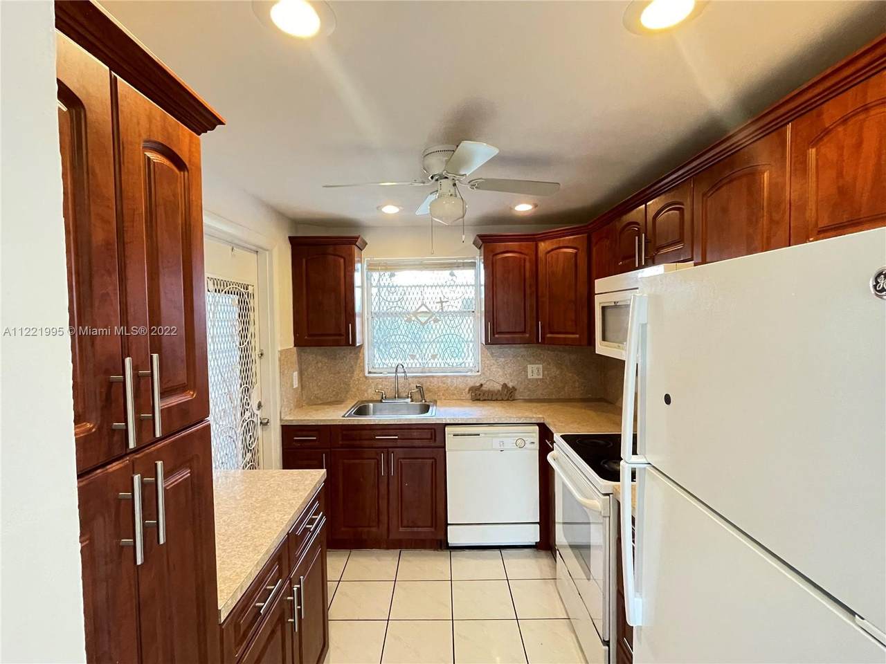 1600 Tallwood Ave - Photo 1