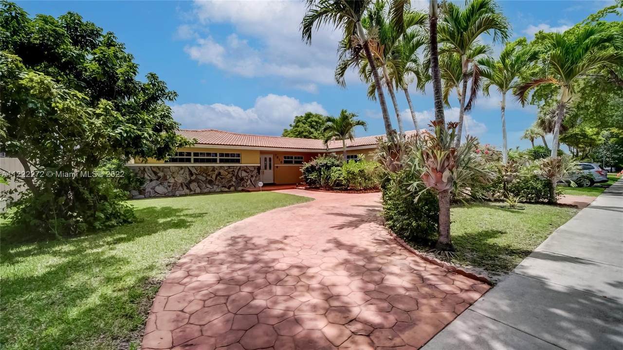 7310 Loch Ness Dr - Photo 1
