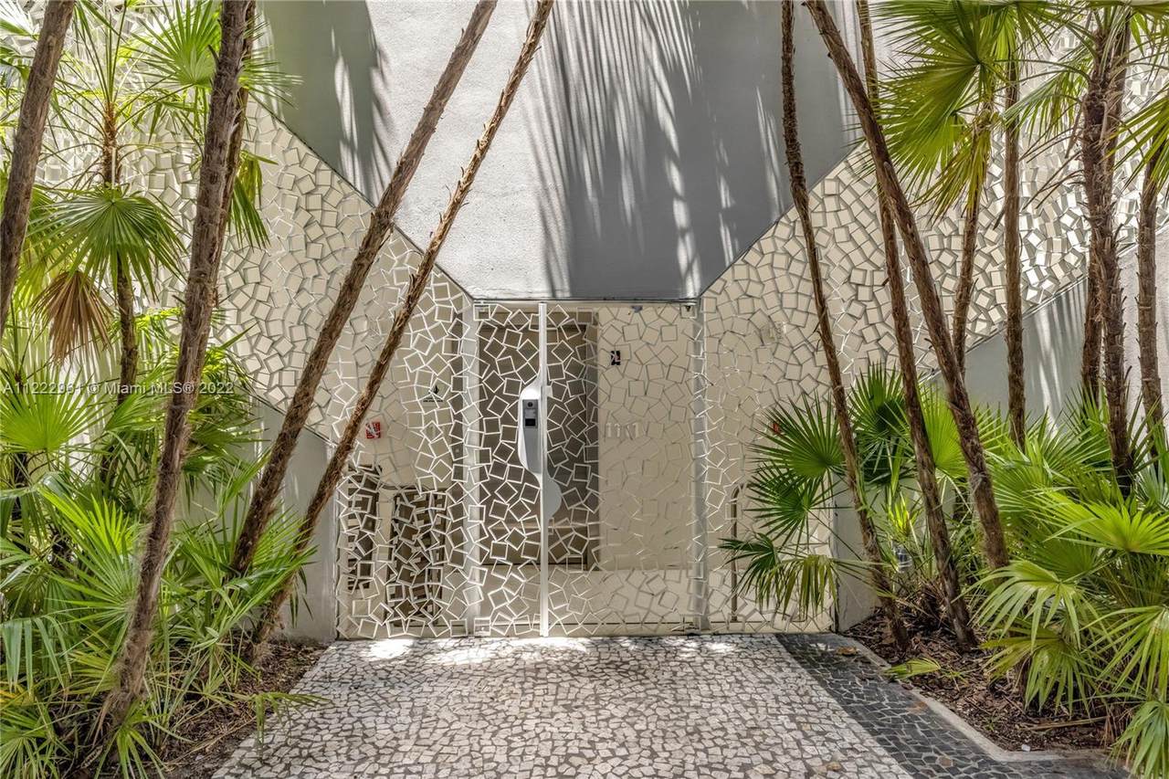 1111 Lincoln Rd - Photo 1