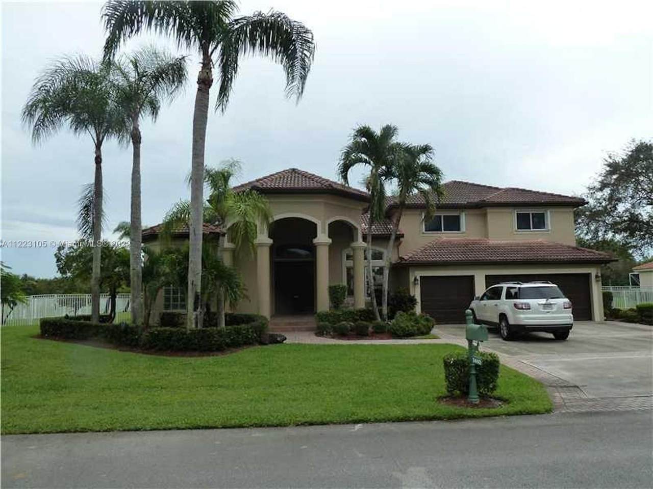 3440 Carlton Ln - Photo 1