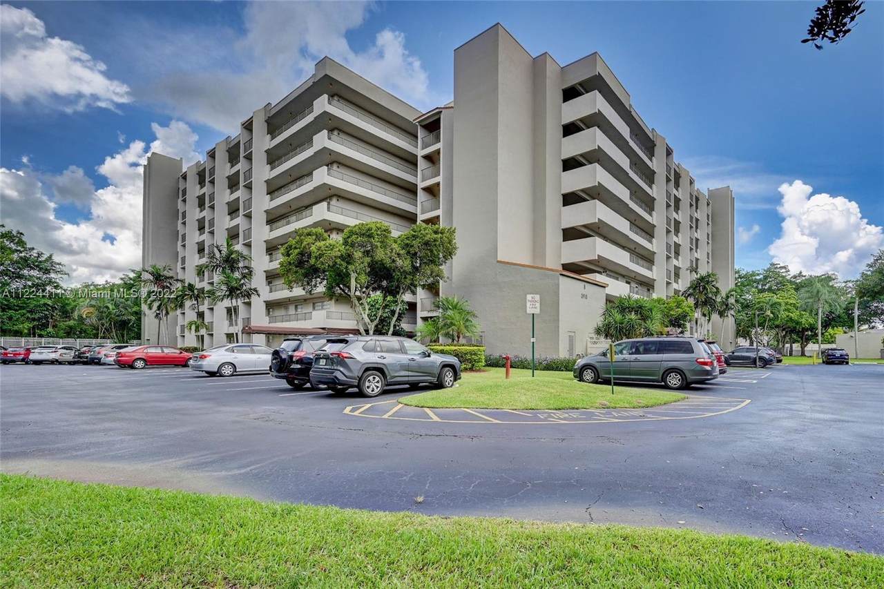3910 Inverrary Blvd - Photo 1