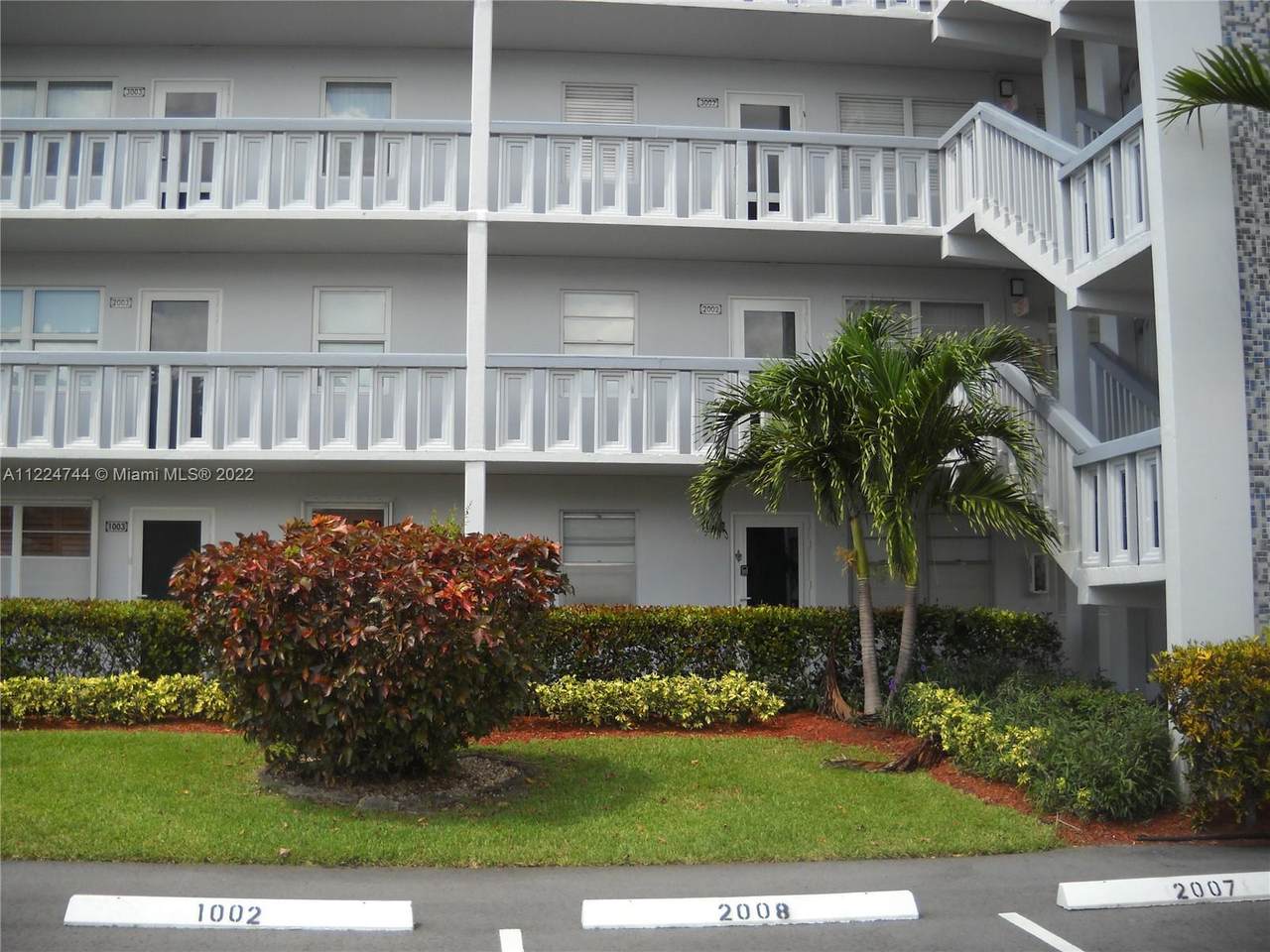 1002 Islewood D - Photo 1