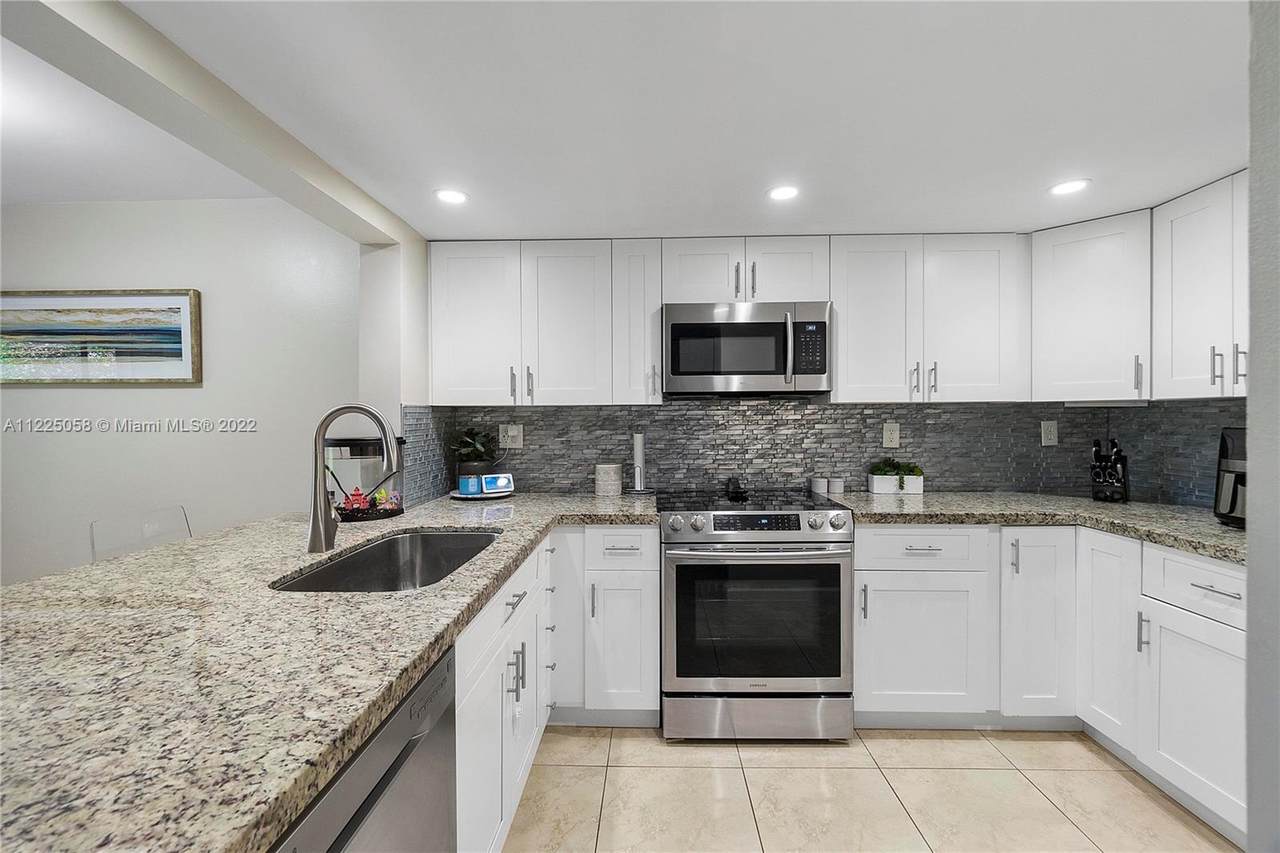 9050 28th St - Photo 1
