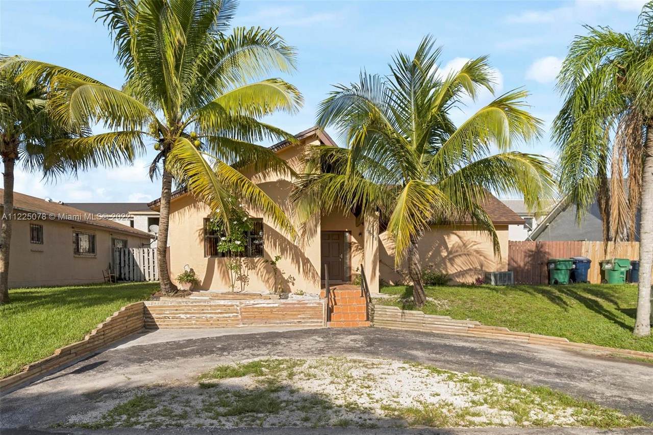 13540 287th Ln - Photo 1