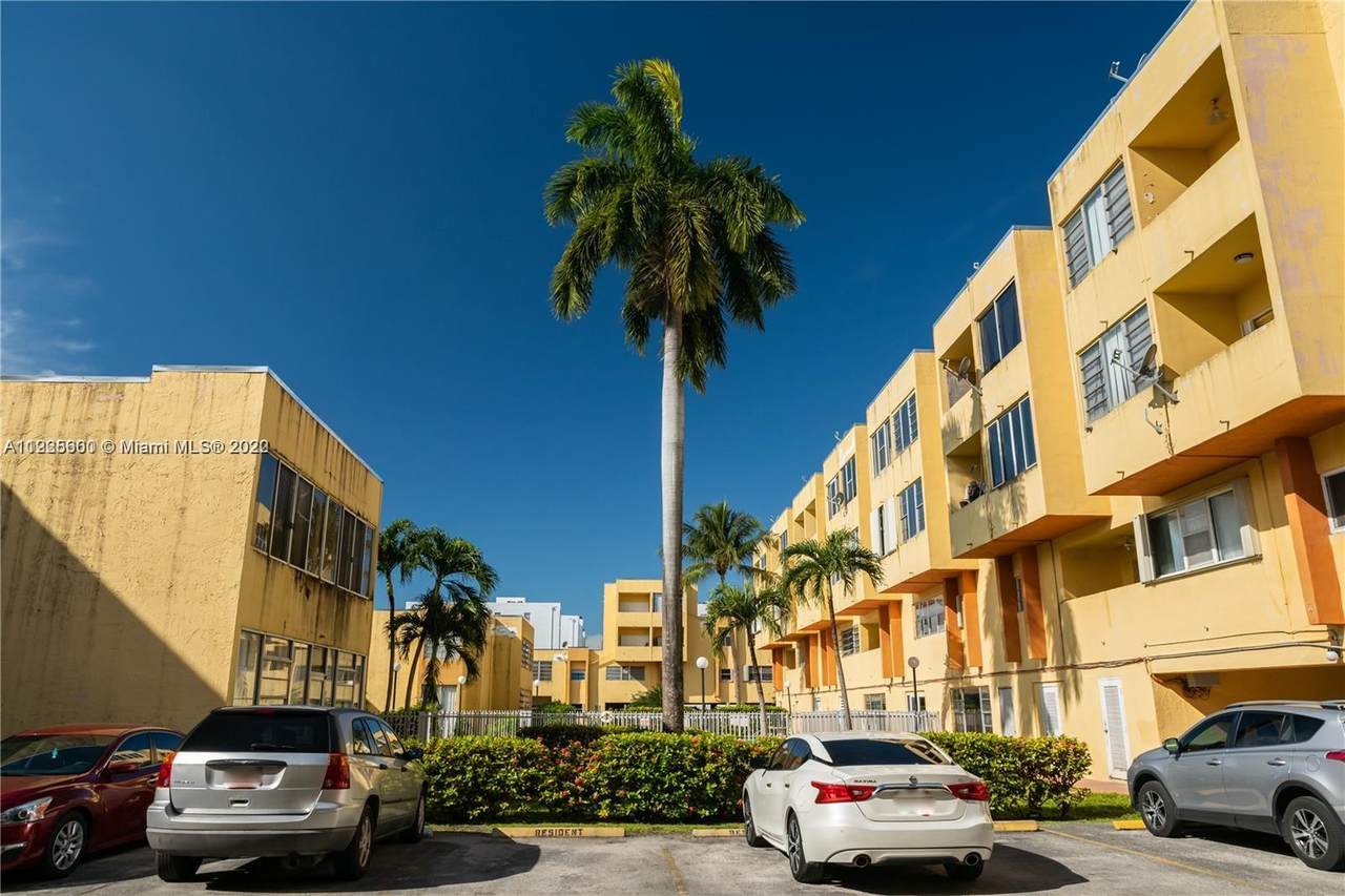 1555 44th Pl - Photo 1