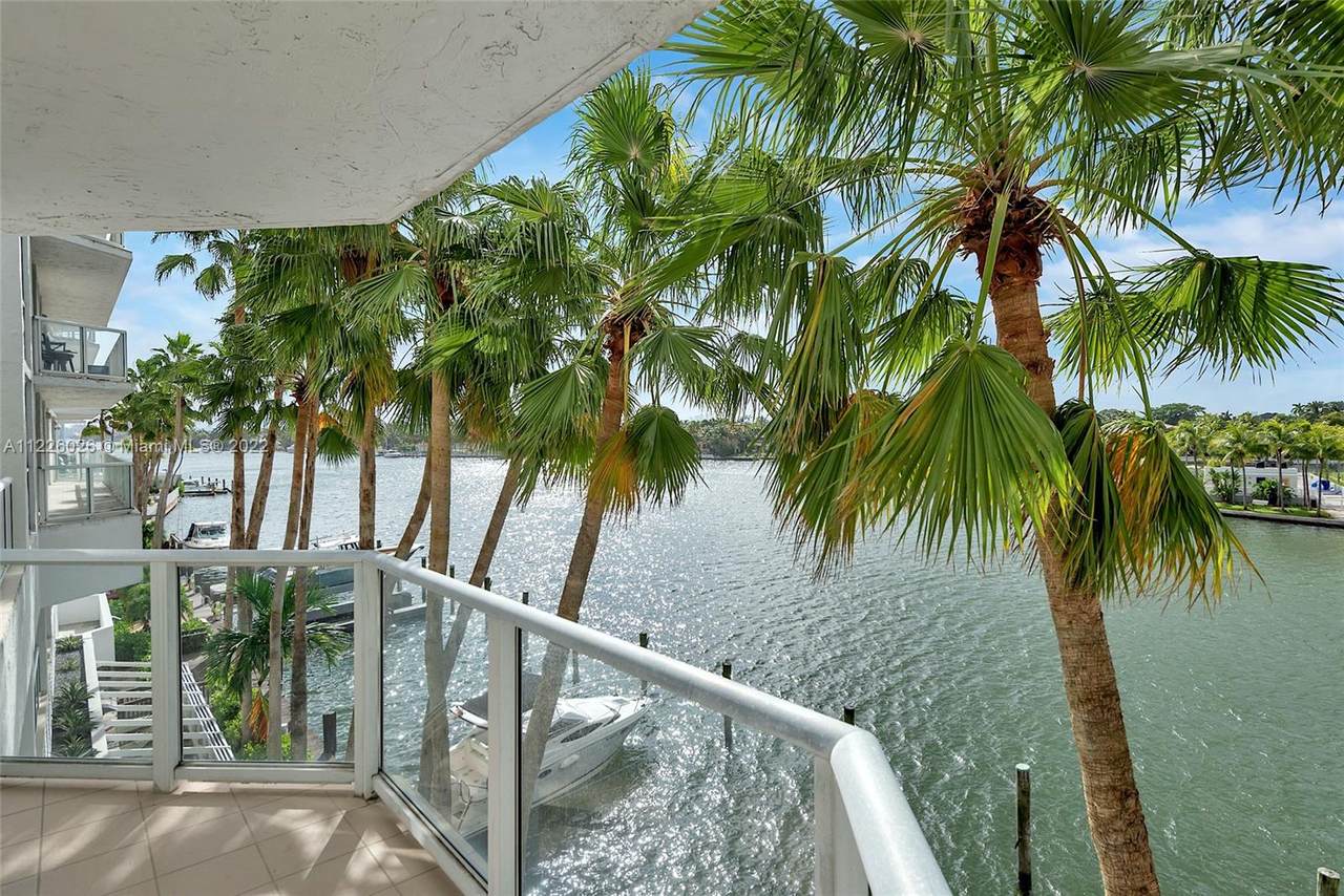 5900 Collins Ave - Photo 1