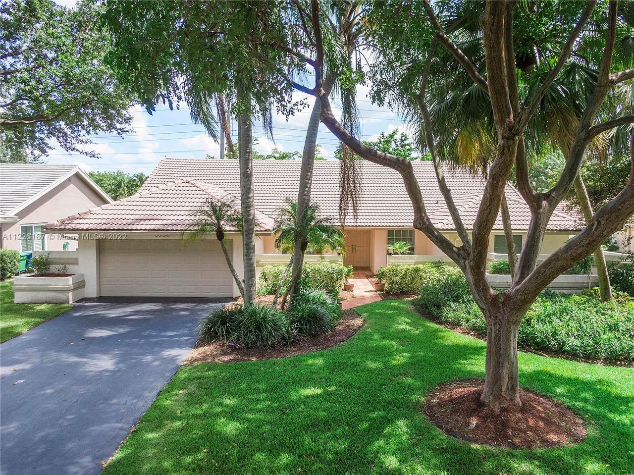 8950 47th Ct - Photo 1