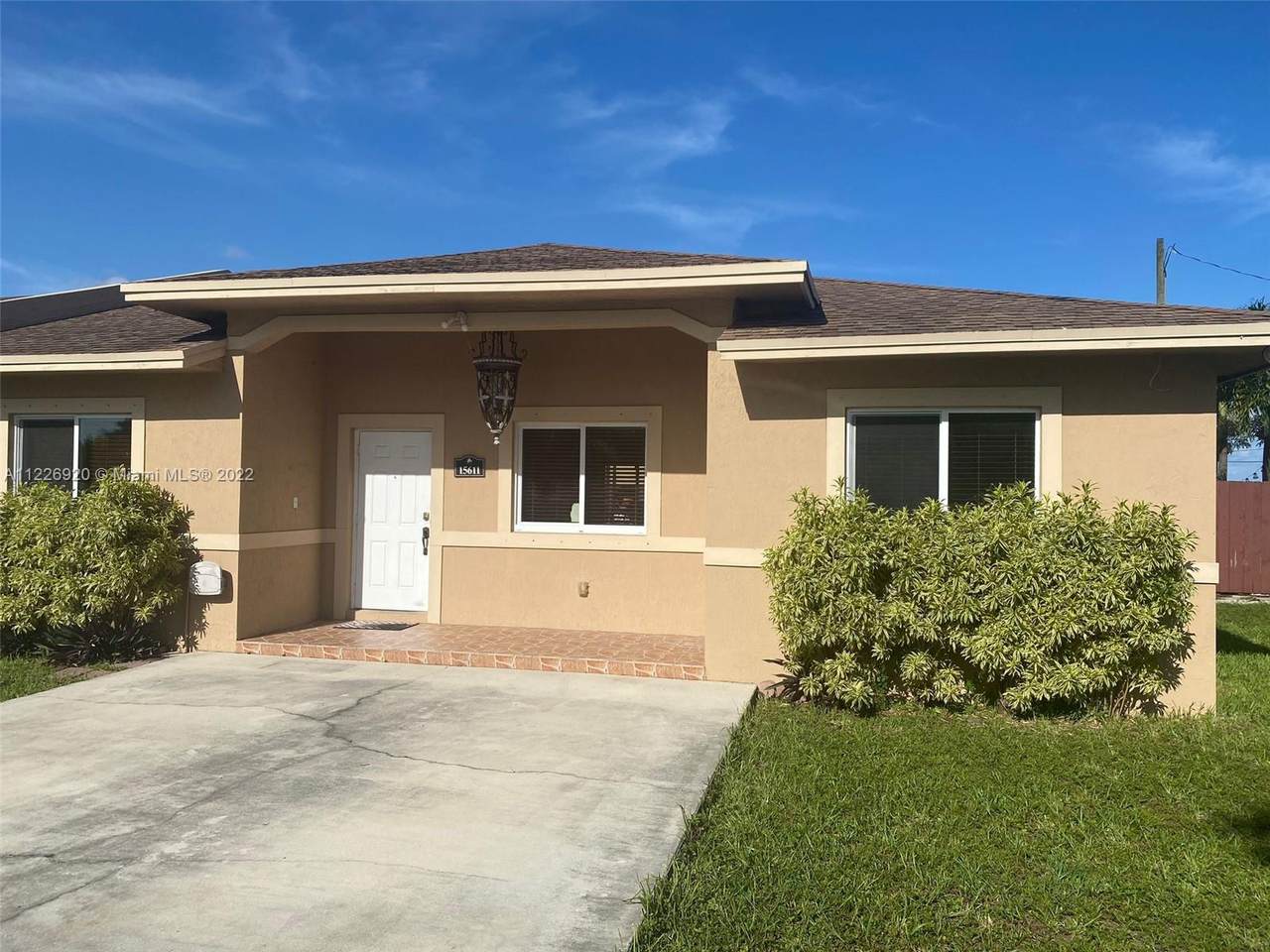 15611 45th Ave - Photo 1