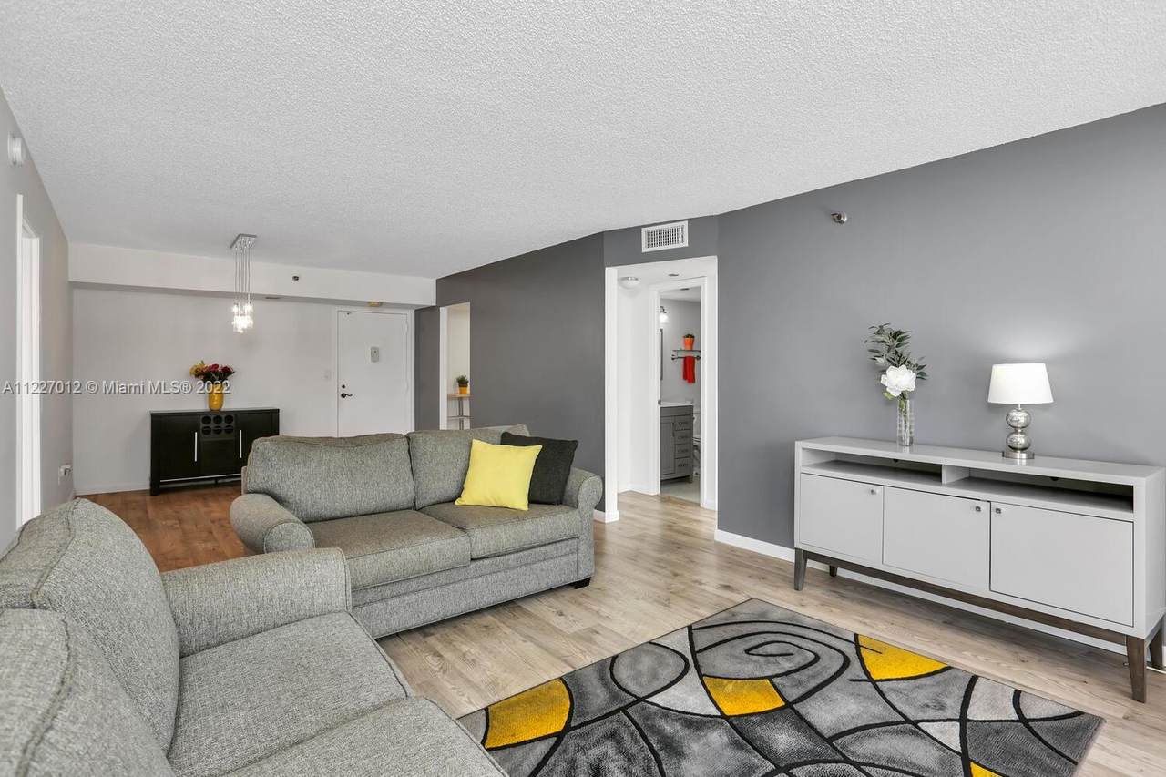 1200 Saint Charles Pl - Photo 1