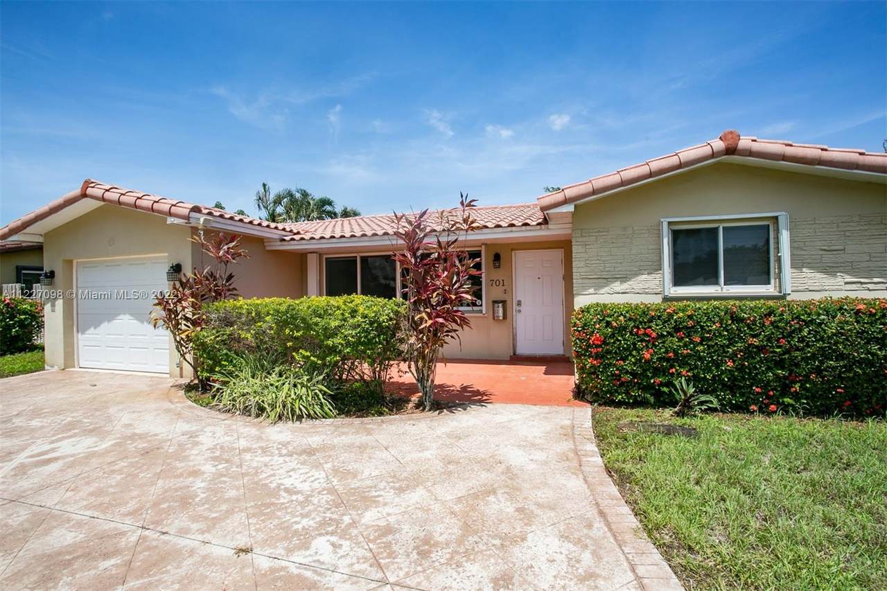 701 46th Ave - Photo 1