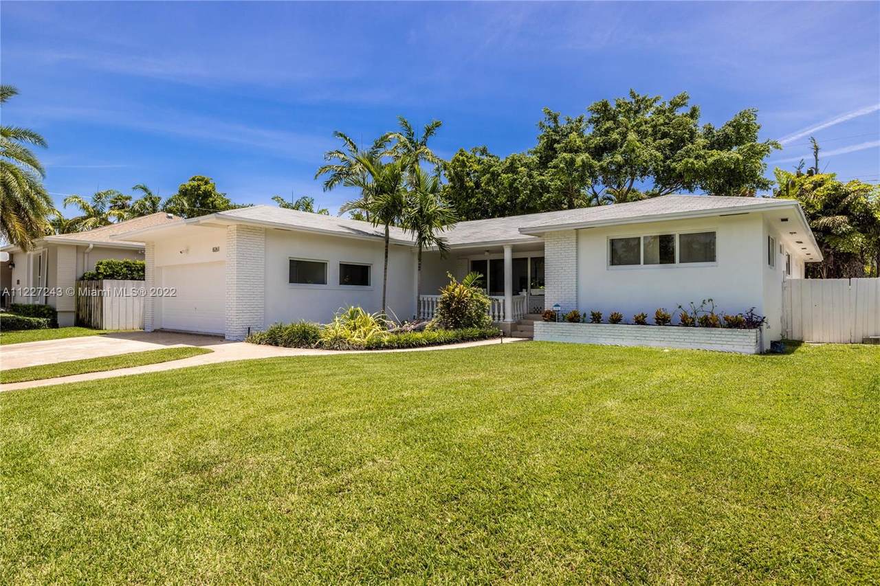 8261 Bayshore Dr - Photo 1