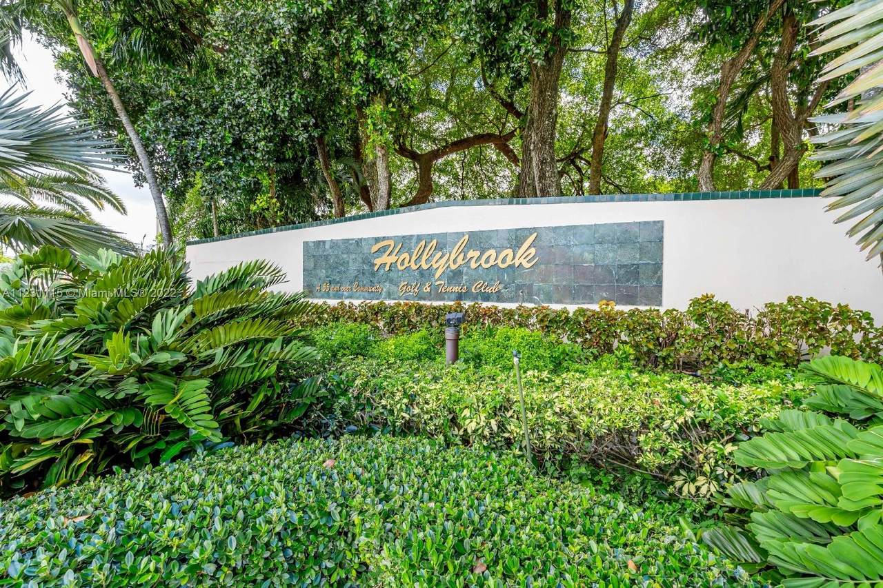 281 Hollybrook Dr - Photo 1