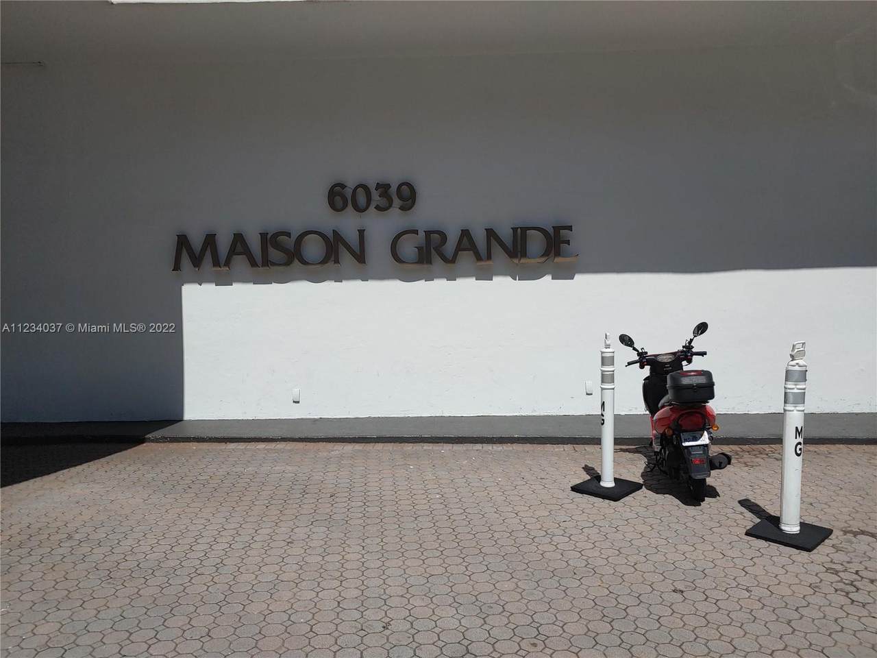 6039 Collins Ave - Photo 1