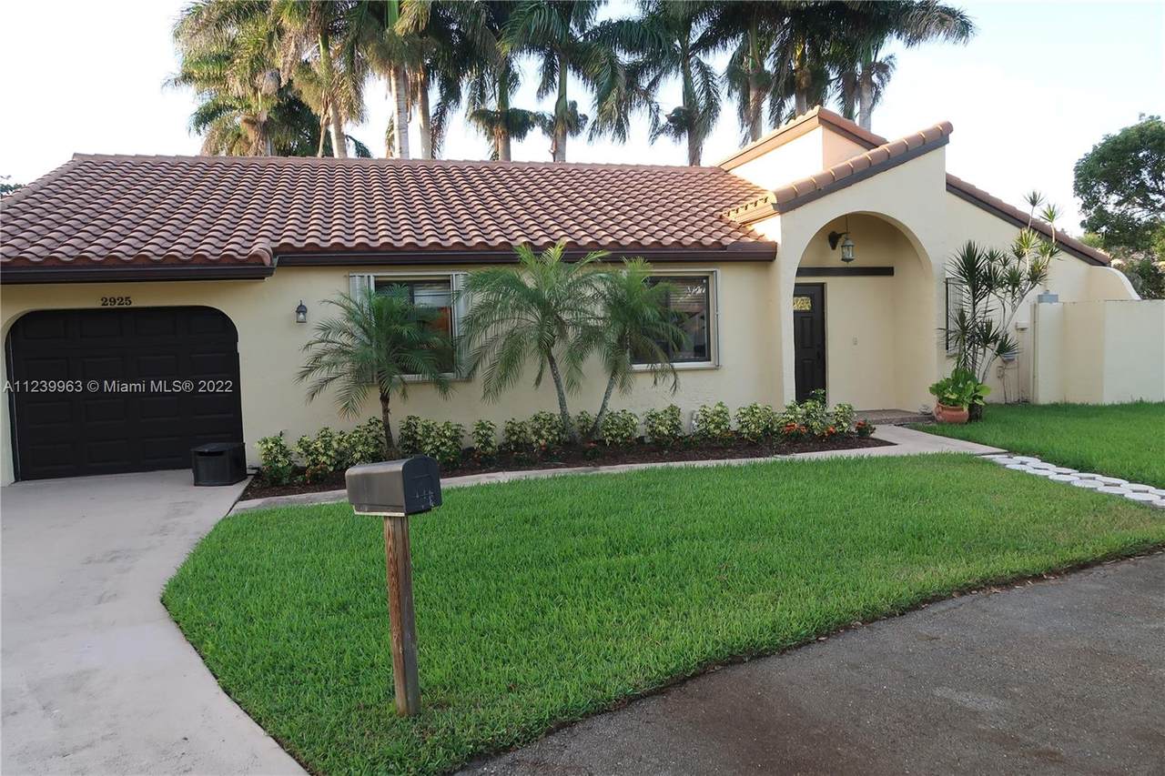 2925 Azalea Dr - Photo 1
