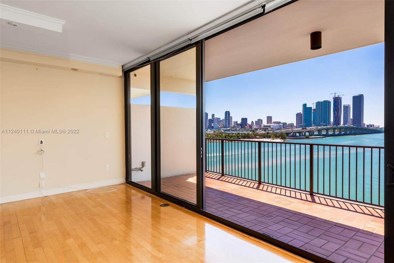 1000 Venetian Way - Photo 1