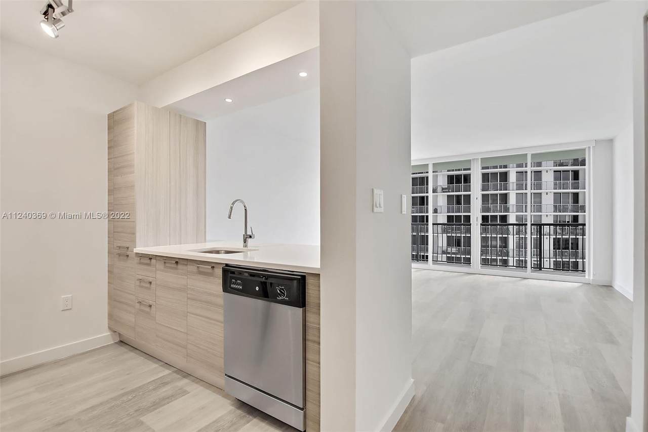 1756 Bayshore Dr - Photo 1