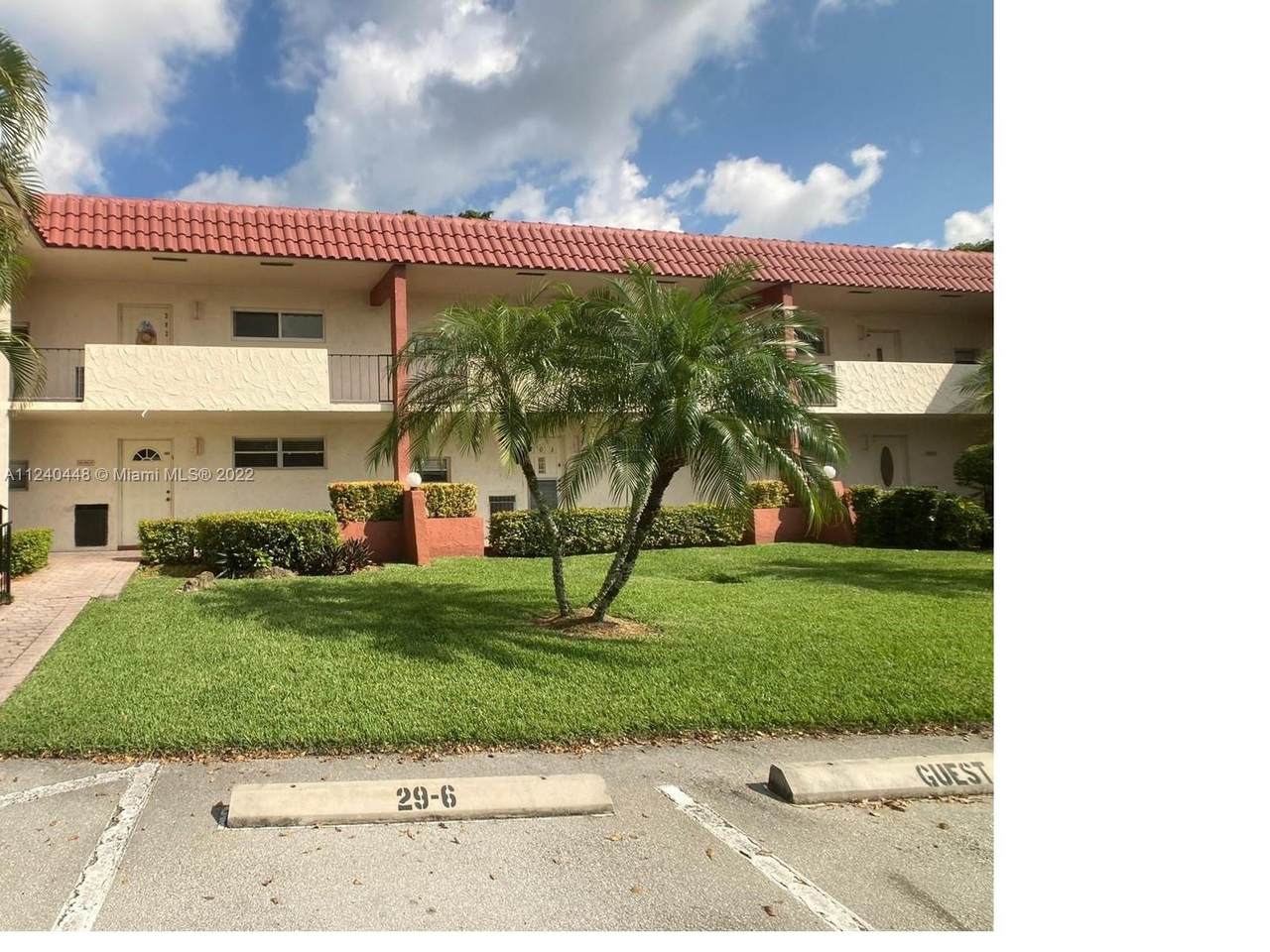 611 Hollybrook Dr - Photo 1
