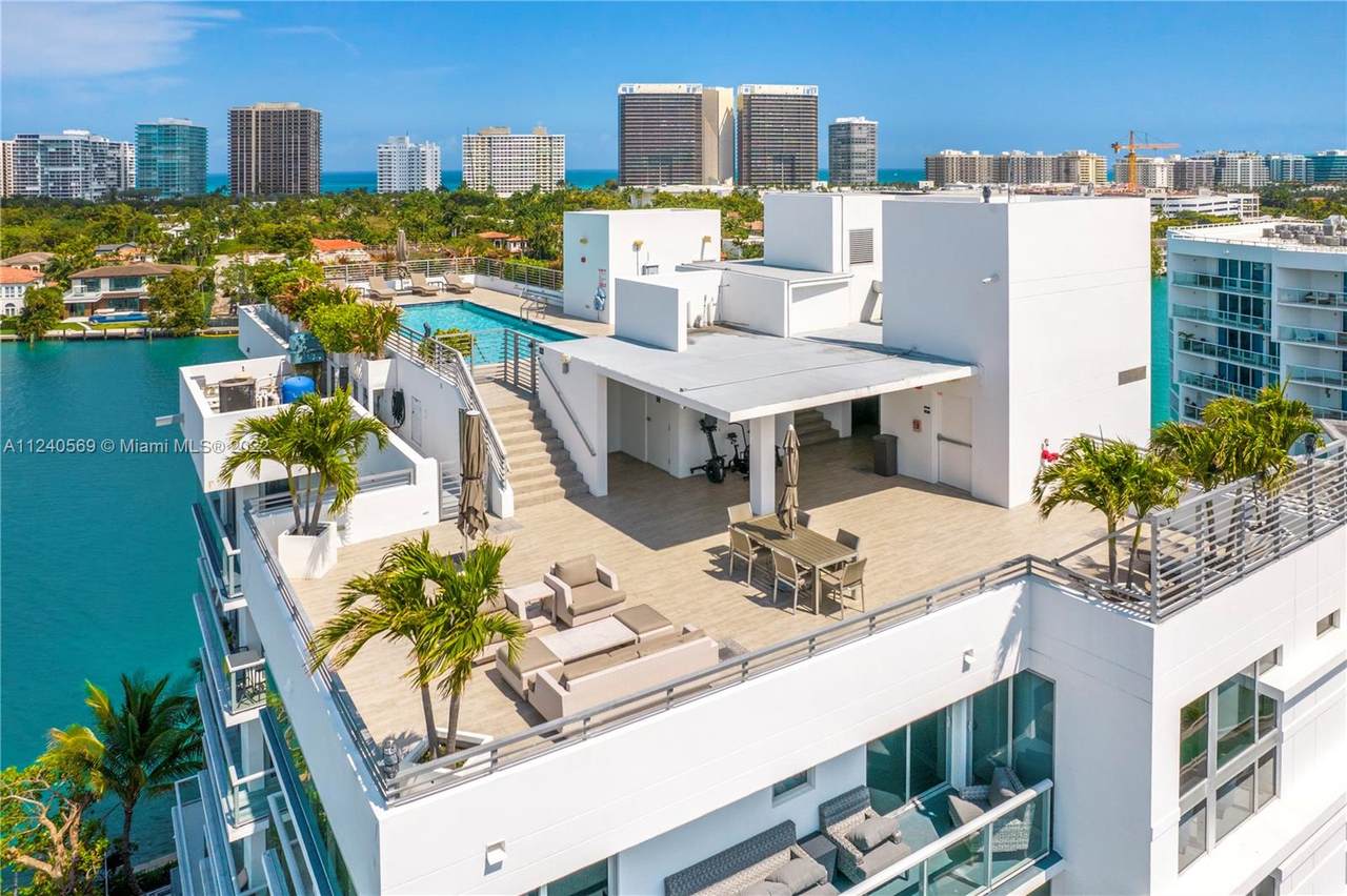 9901 Bay Harbor Dr - Photo 1