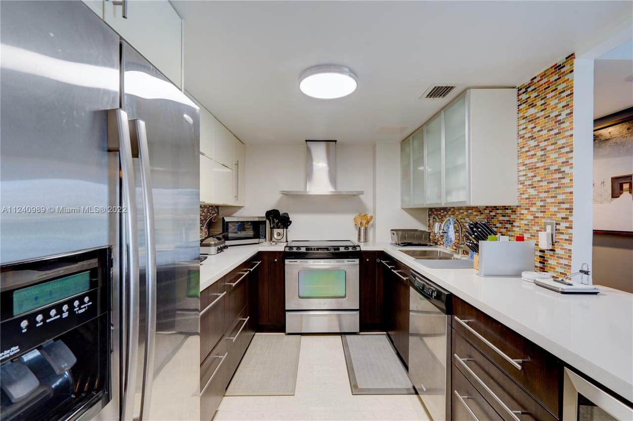 100 Bayview Dr - Photo 1