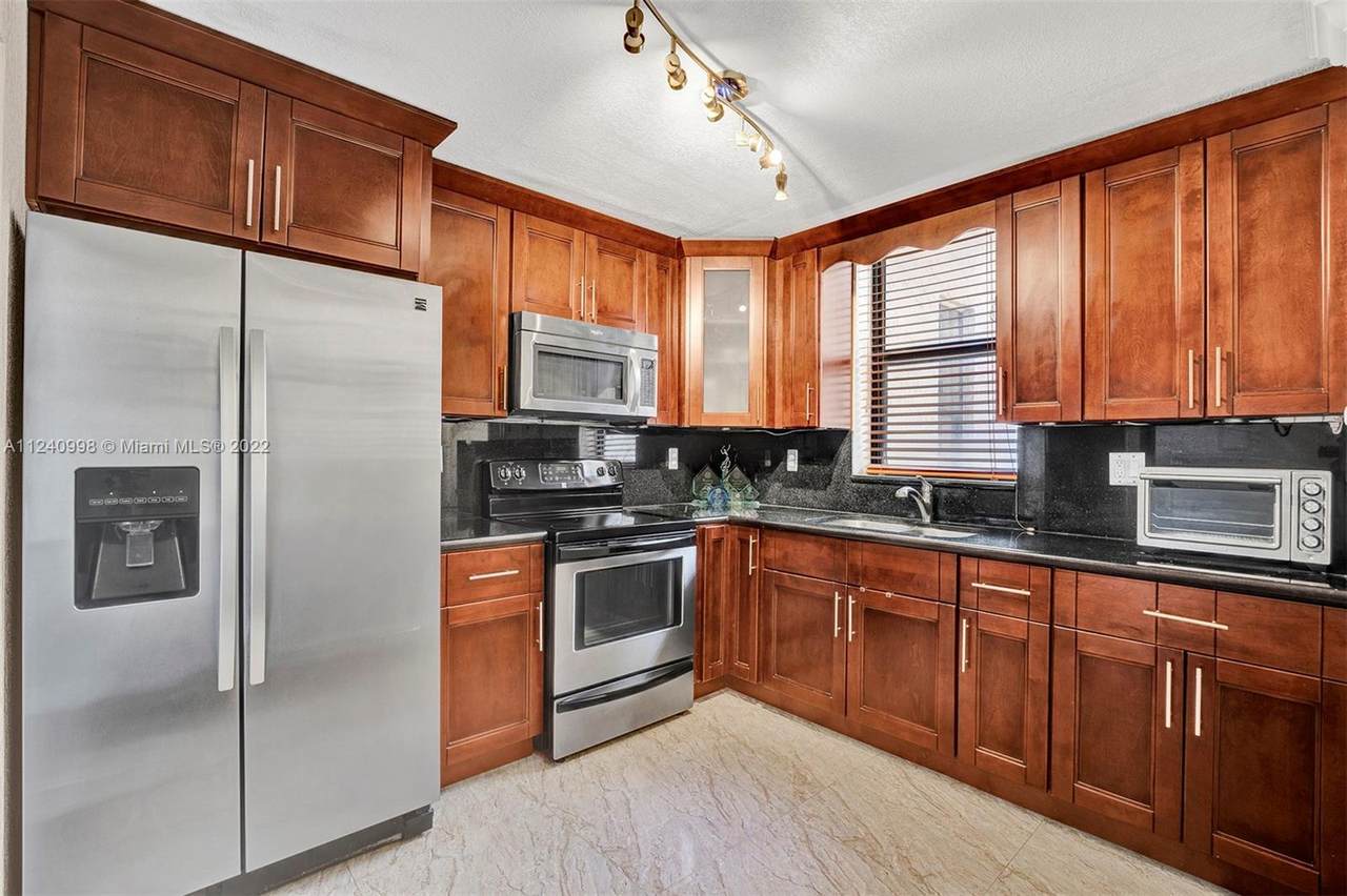 18181 31st Ct - Photo 1