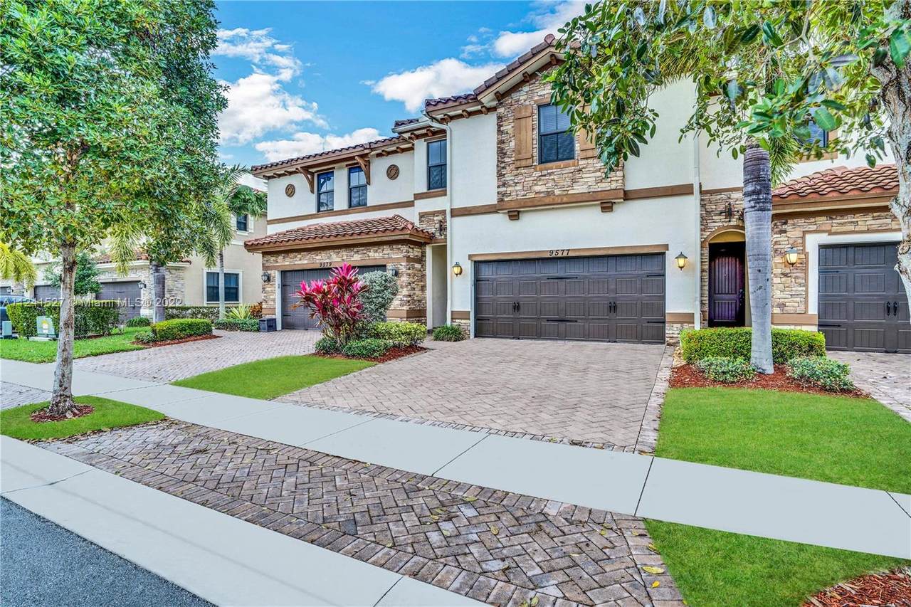 9577 Town Parc Cir S - Photo 1