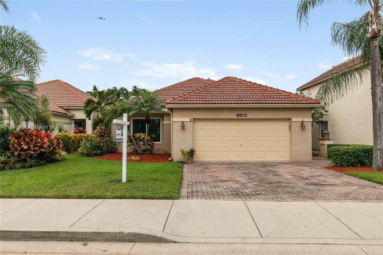 8912 Lake Park Cir S - Photo 1