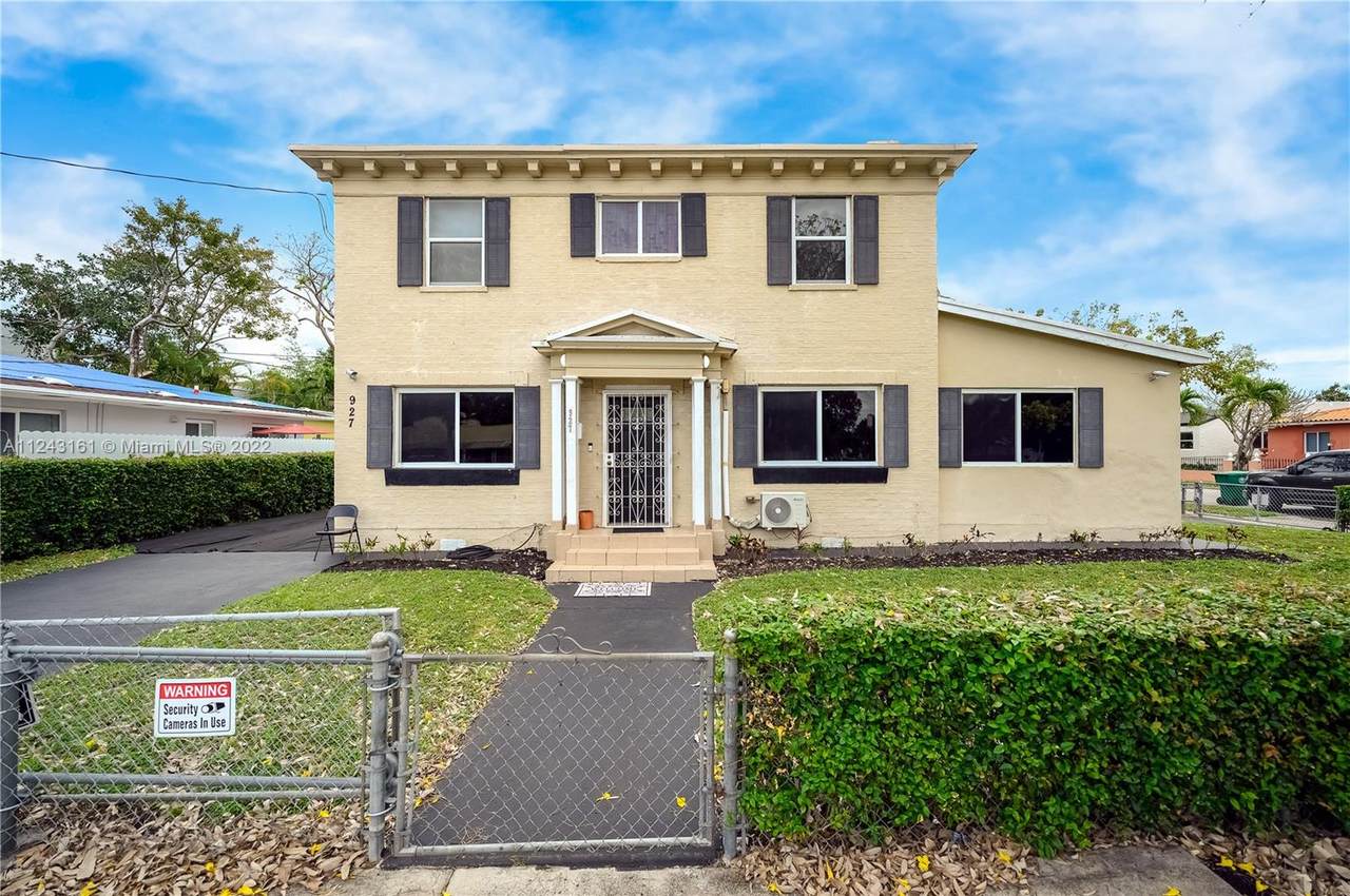 927 18th Ave - Photo 1