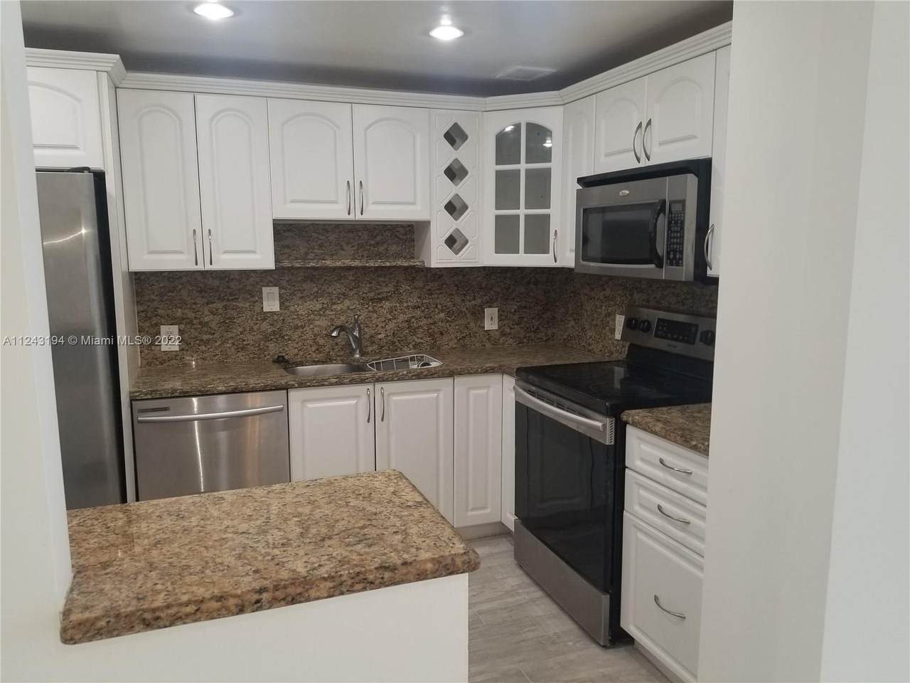 100 Bayview Dr - Photo 1