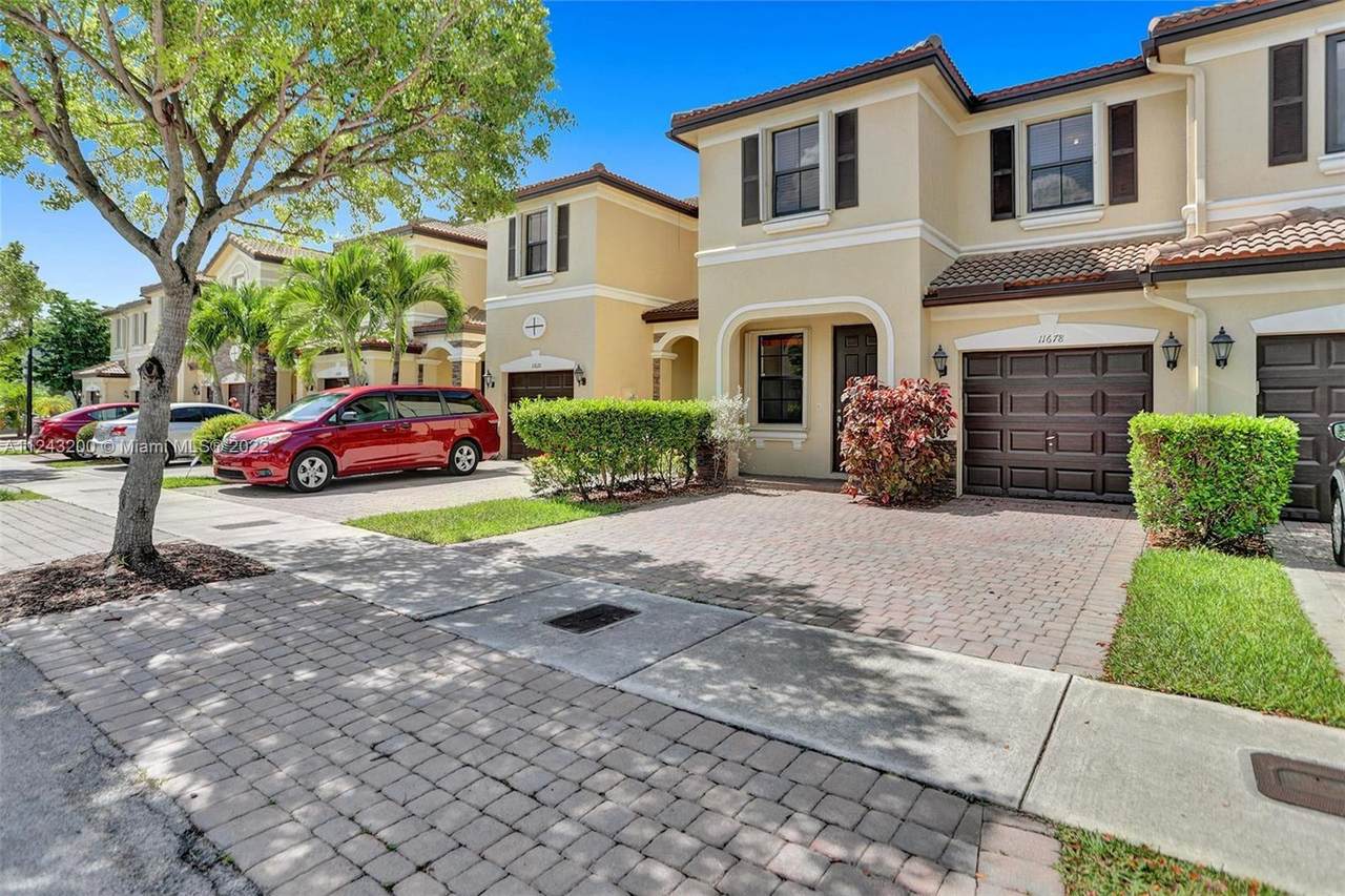 11678 87th Ln - Photo 1