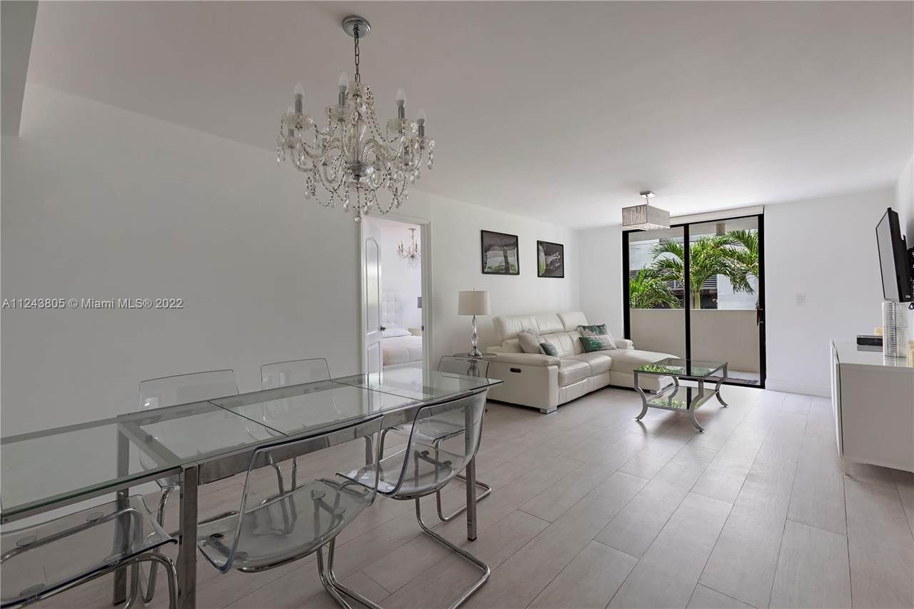 1621 Collins Ave - Photo 1