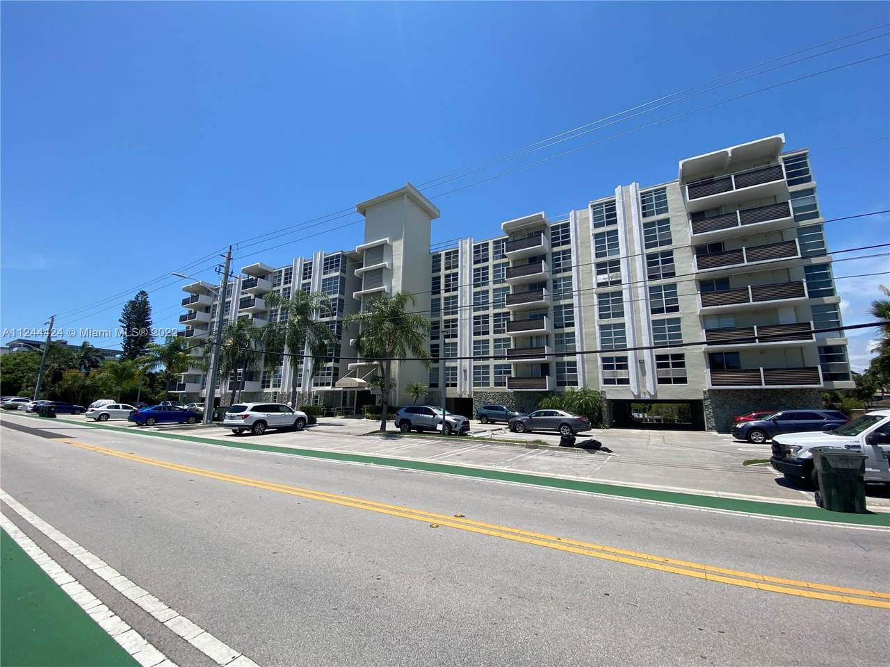9800 Bay Harbor Dr - Photo 1