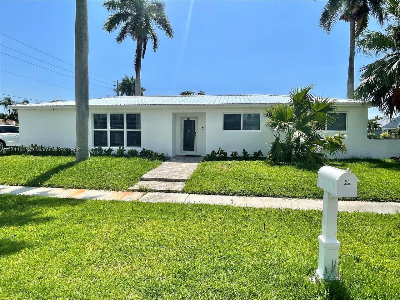 325 4th Ave - Photo 1
