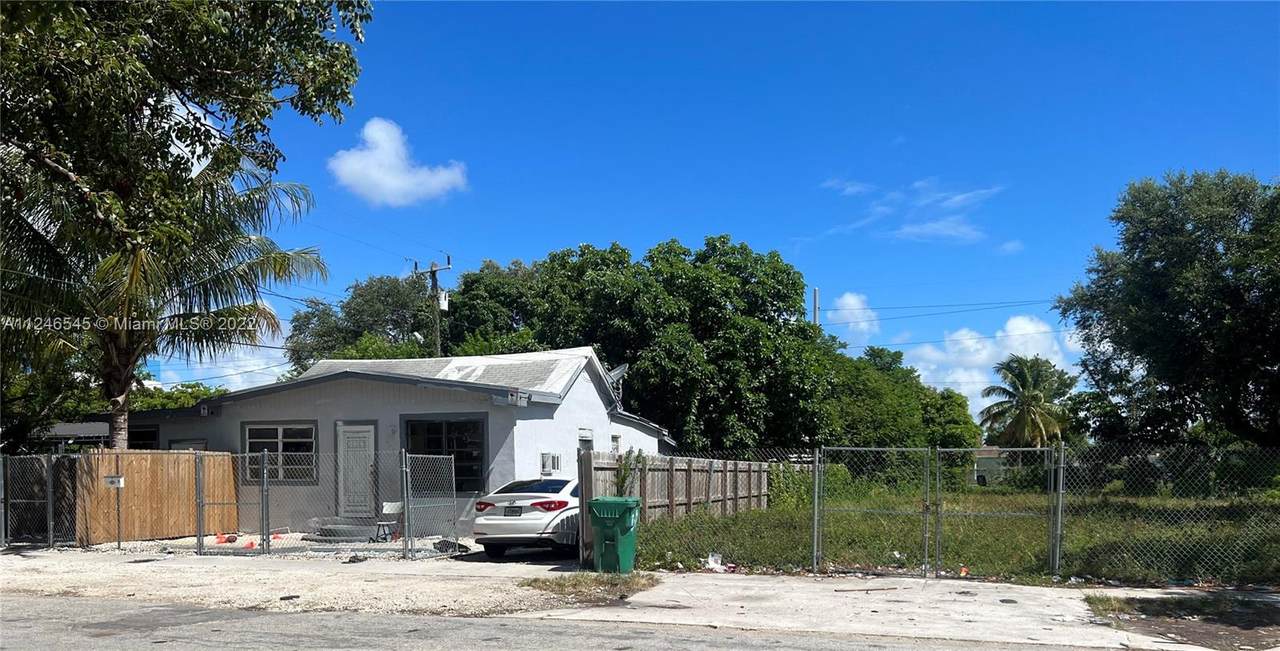 649 65th St - Photo 1