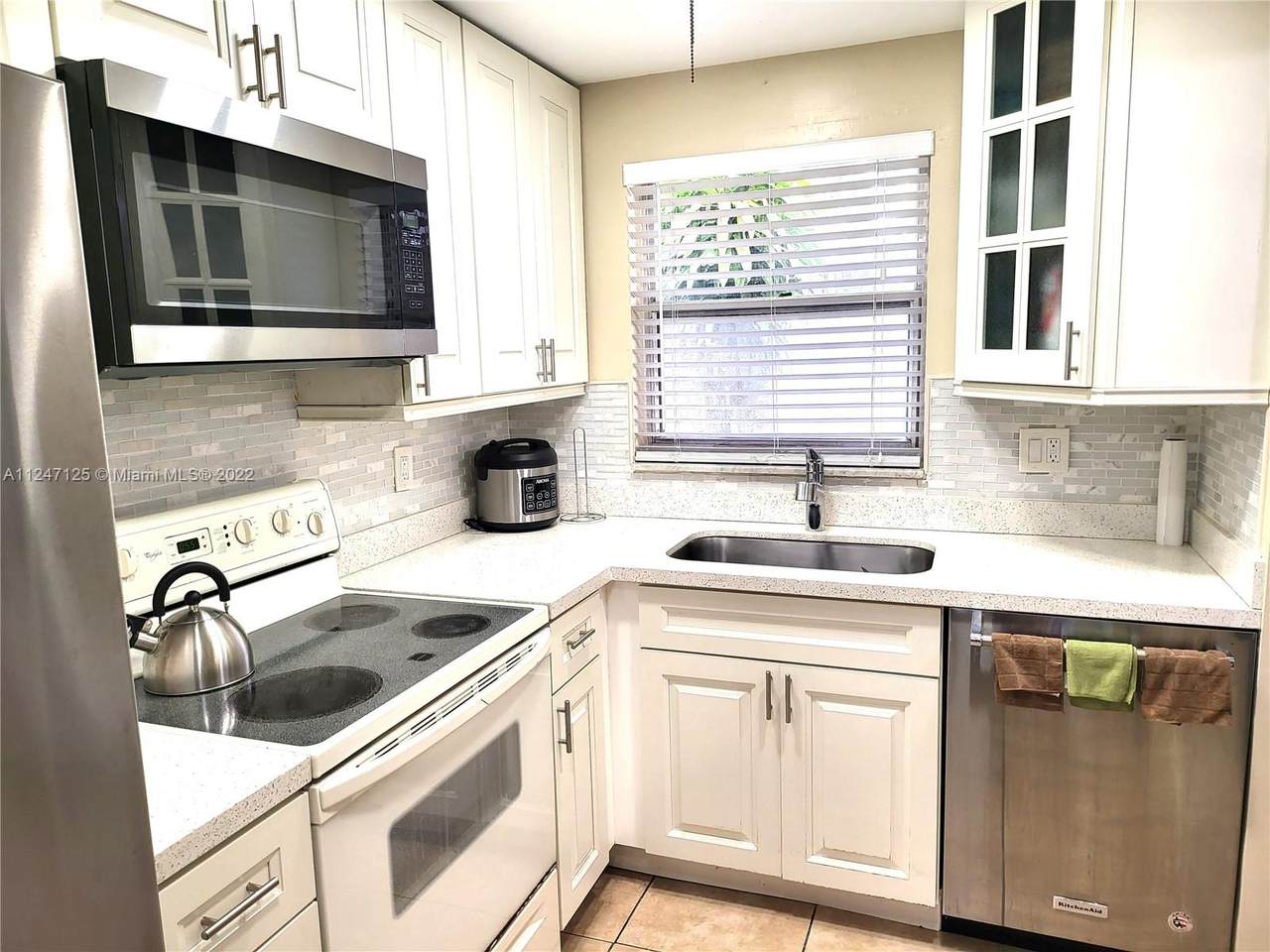 8051 Sunrise Lakes Dr - Photo 1