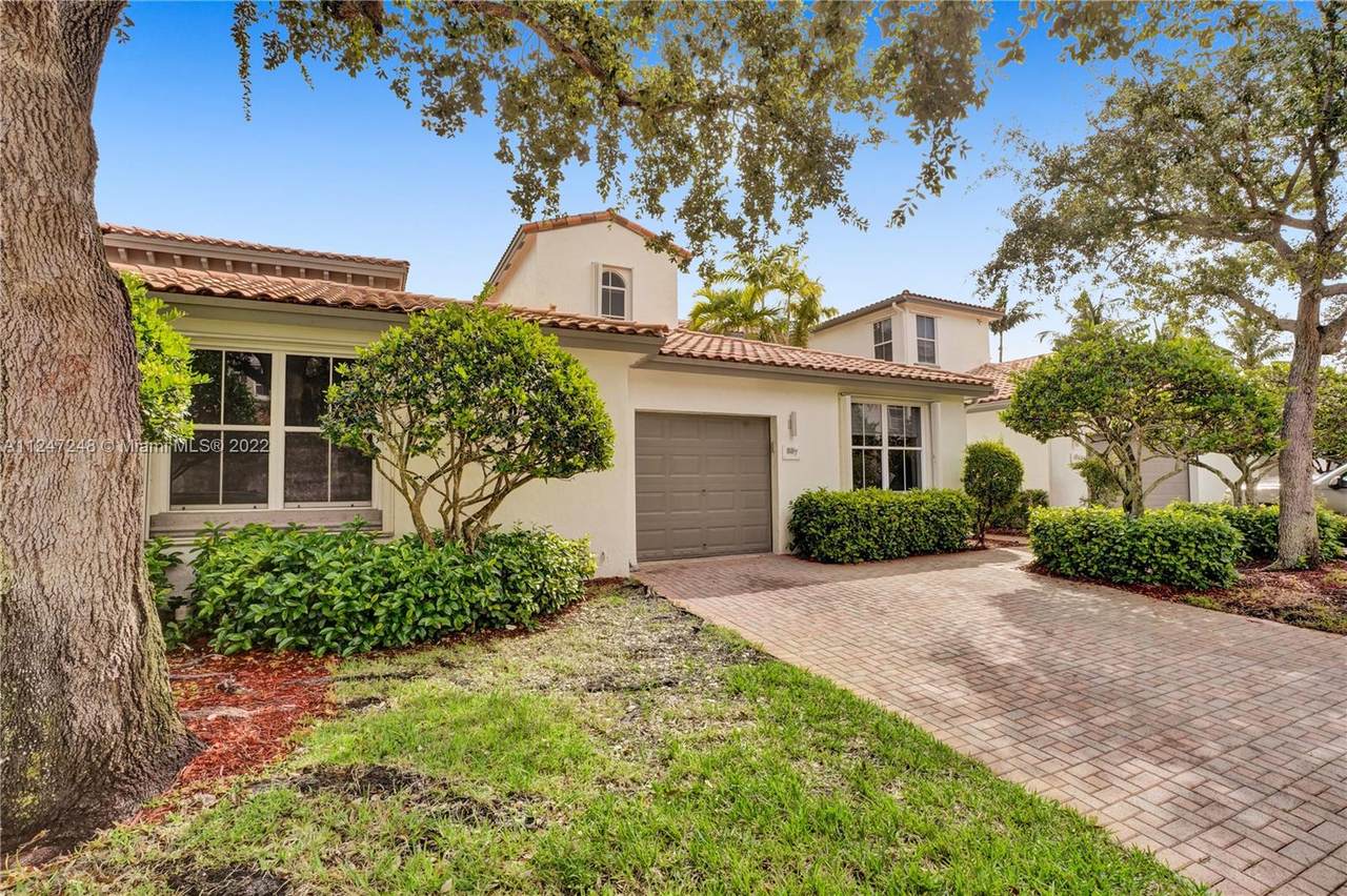 887 Spinnaker Dr W - Photo 1