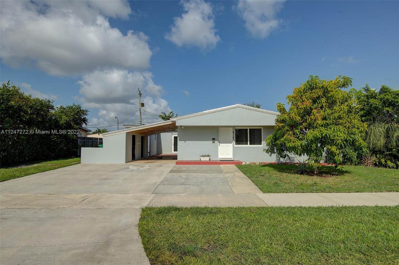 4343 97th Ct - Photo 1