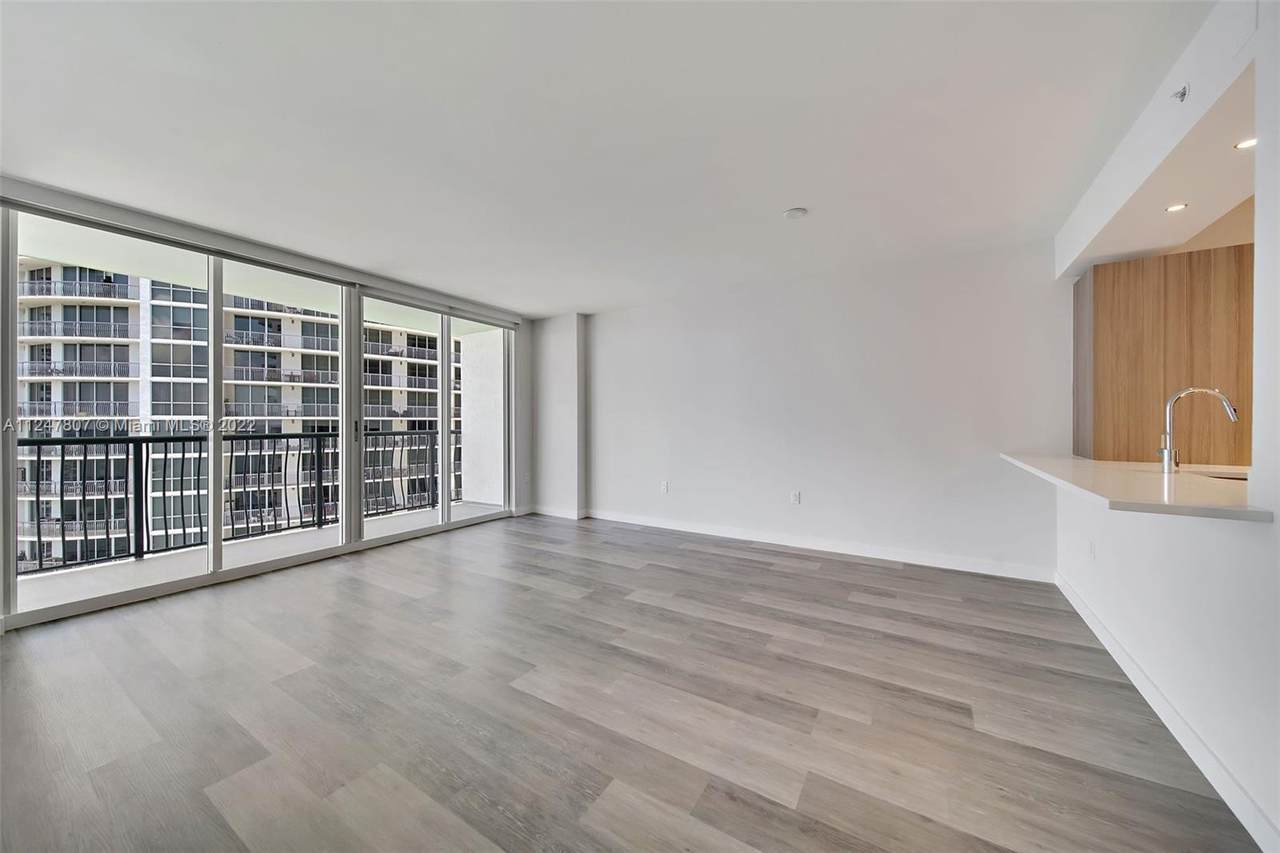 1756 Bayshore Dr - Photo 1
