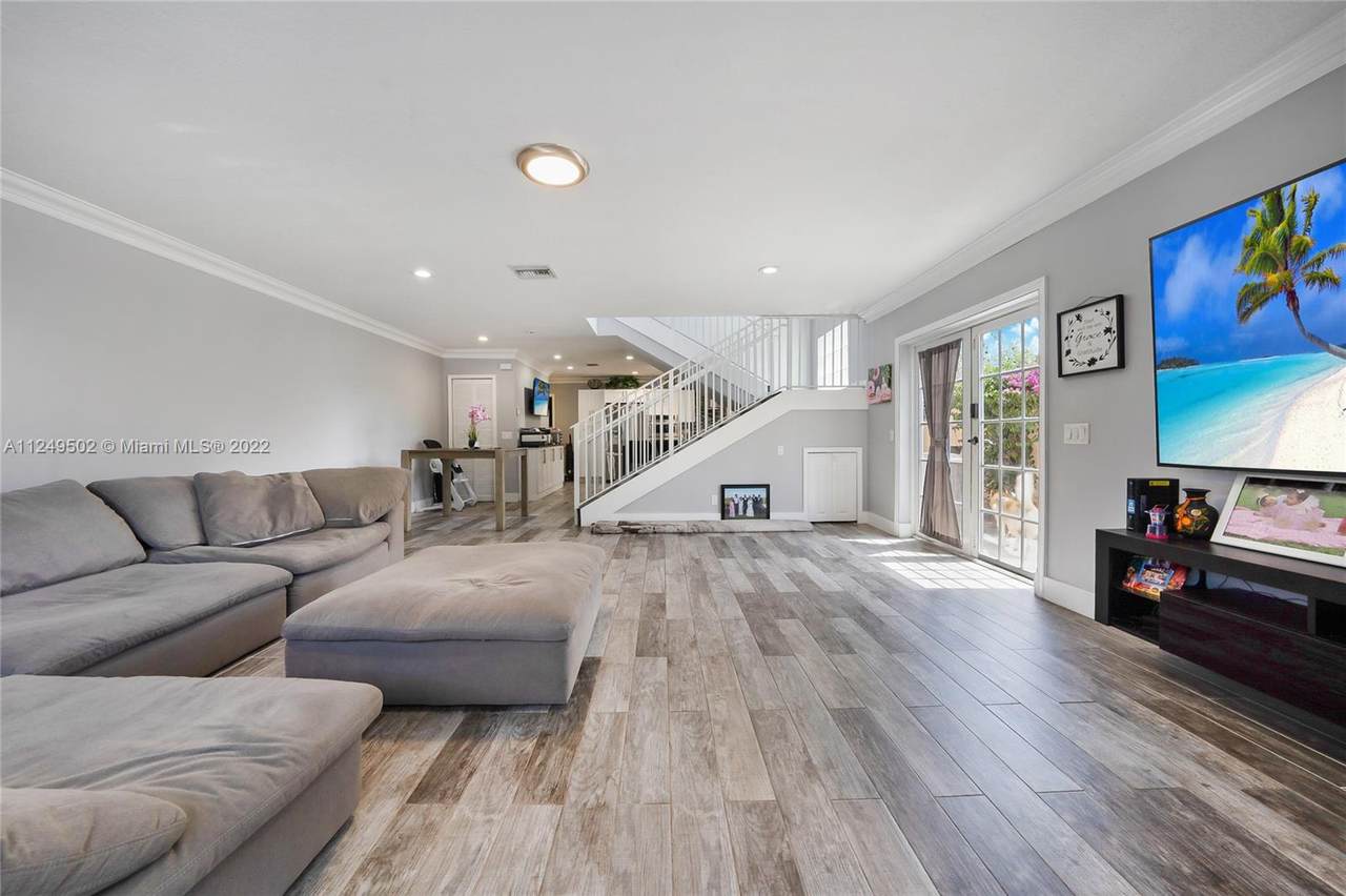 1520 43rd Ct - Photo 1