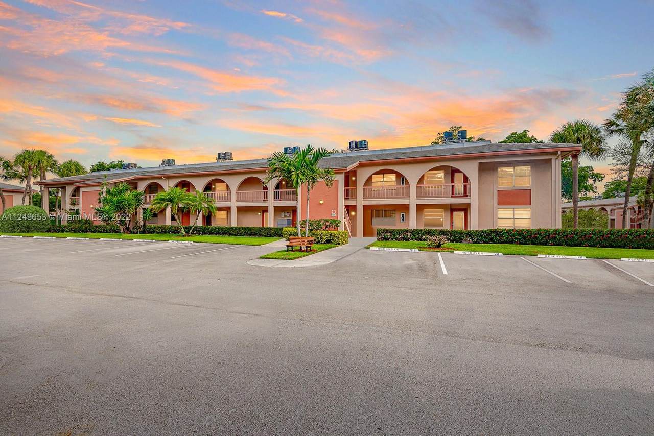 1106 Bahama Bnd - Photo 1