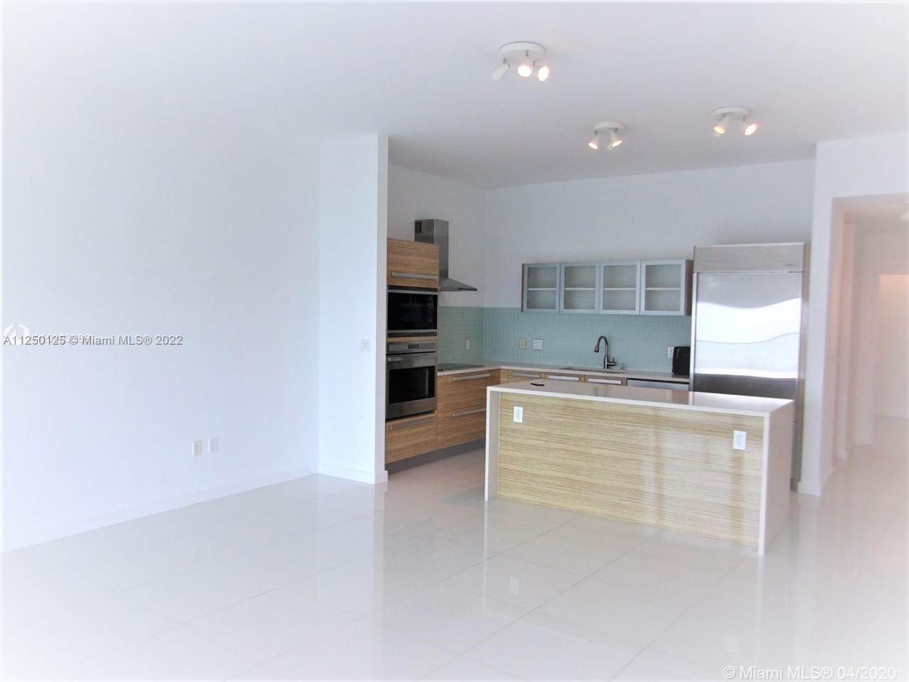 2020 Bayshore Dr - Photo 1