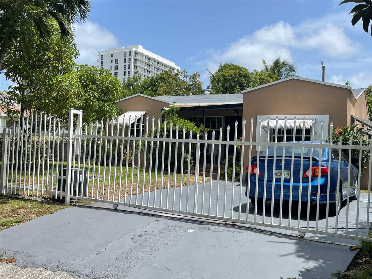 250 45th St - Photo 1