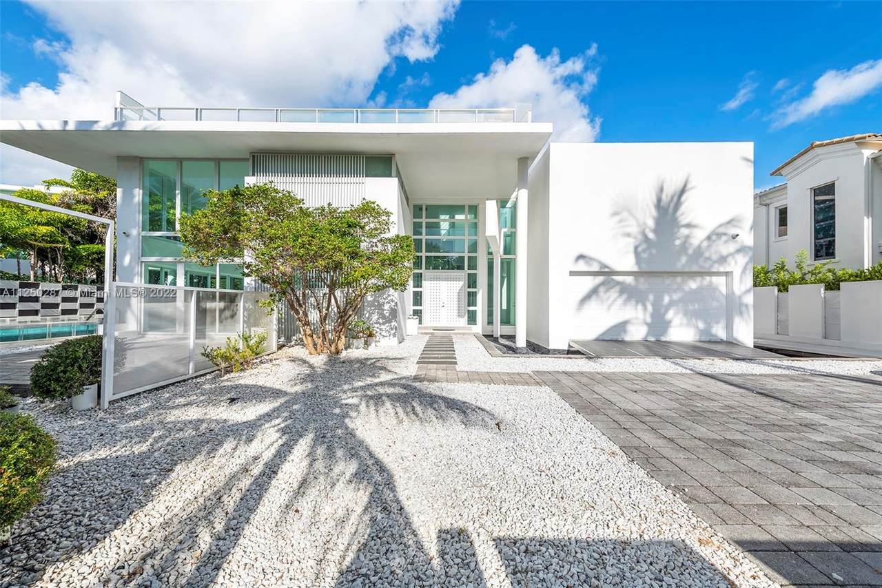 484 Ocean Blvd - Photo 1