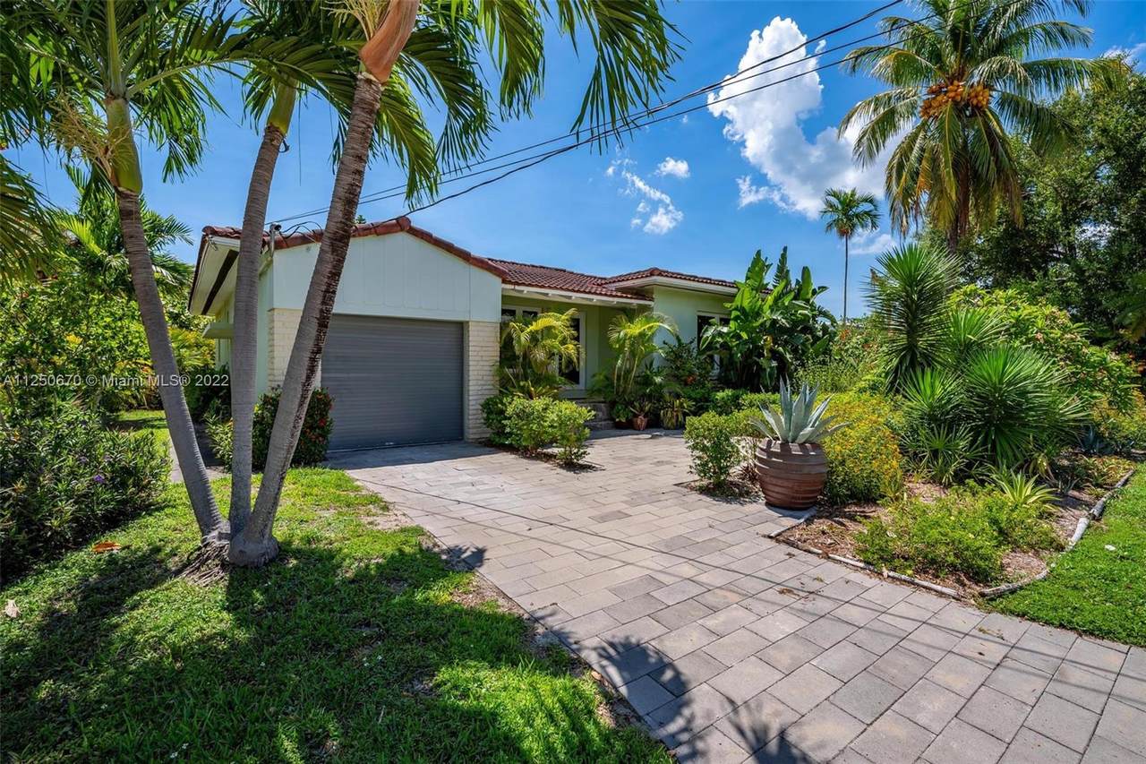 8975 Froude Ave - Photo 1