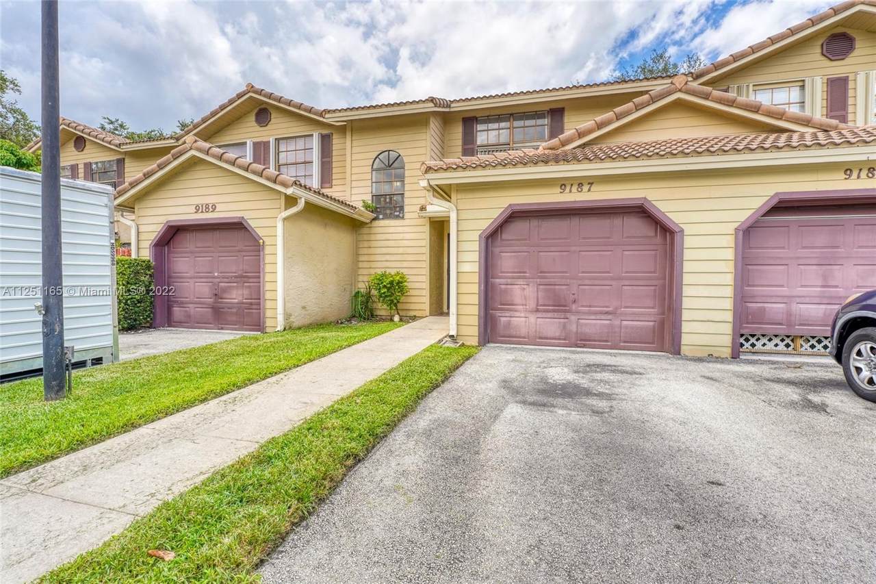 9187 Vineyard Lake Dr - Photo 1
