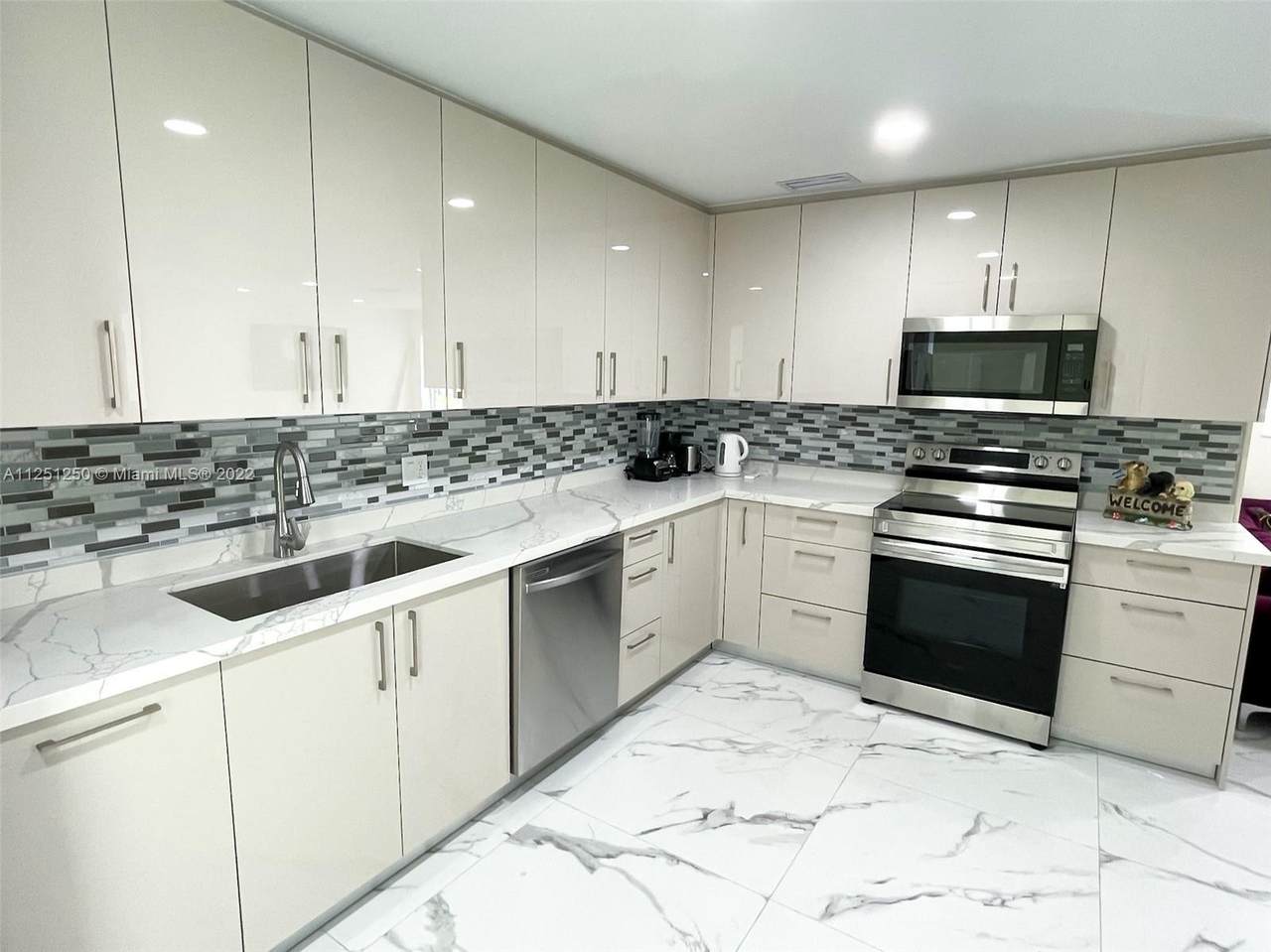 1716 Liberty St - Photo 1