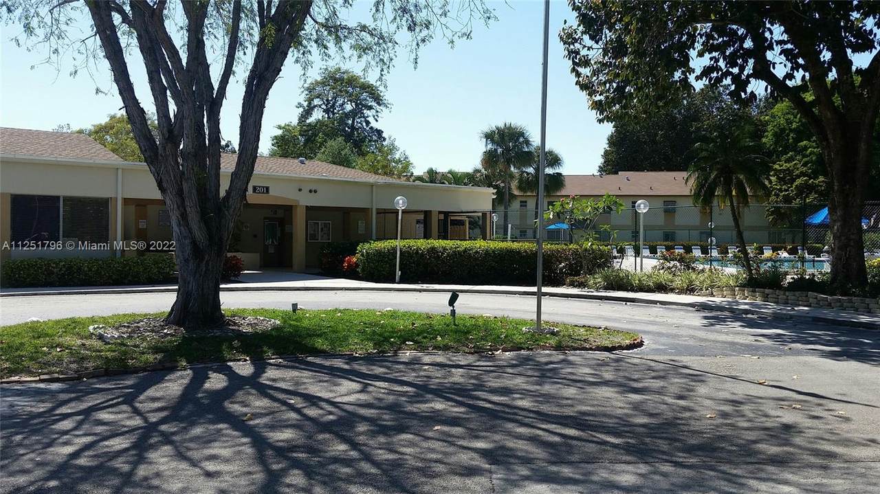 711 Gardens Dr - Photo 1